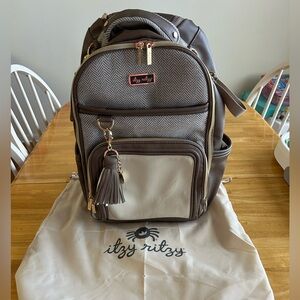 Itzy Ritzy Boss Plus Vanilla Latte